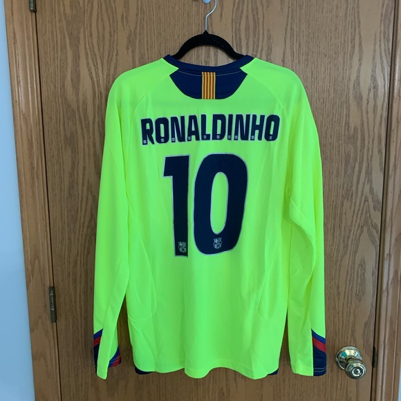 Retro Barcelona 05/06 Jerseys - Picture 5 of 7